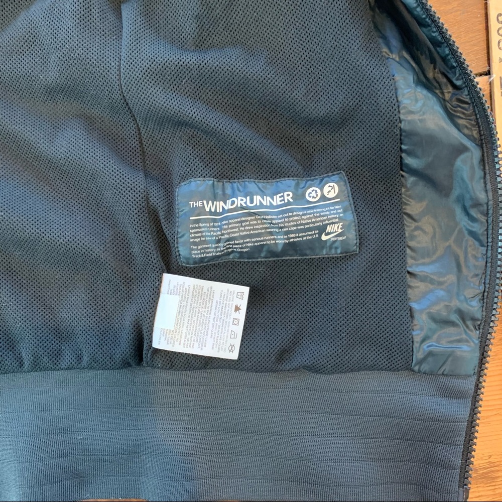 Nike Windrunner Jacket - image 7